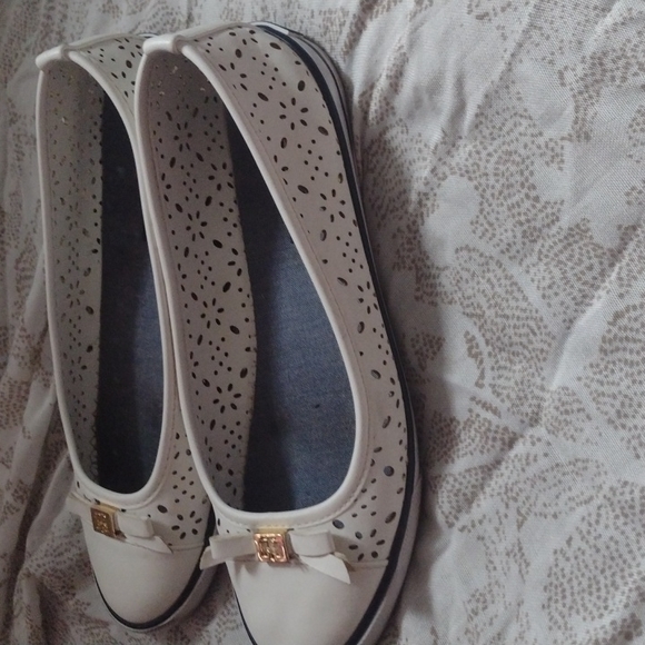 Tommy Hilfiger white slip ons - Picture 2 of 2